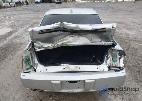 2010 Cadillac Dts Luxury Collection z USA, uszkodzony, nr VIN 1G6KD5EY3AU100745